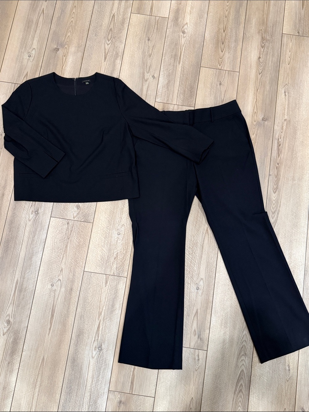 Ann Taylor Classic navy business outfit  Women's Dress Pants  and top